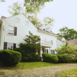 White house in Howell, NJ with Pick & Pack logo