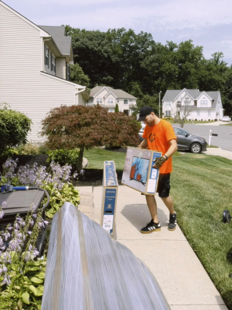 Pick and Pack mover carrying a wrapped TV during an Asbury Park, NJ move