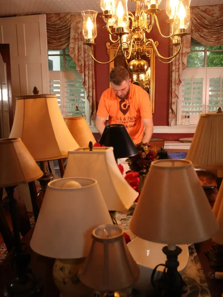 Pick-and-Pack-mover-packing-antique-lamps-and-fragile-items